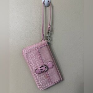 Vintage Y2K Coach Soho Signature C Pink Buckle Wristlet Bag 8x4